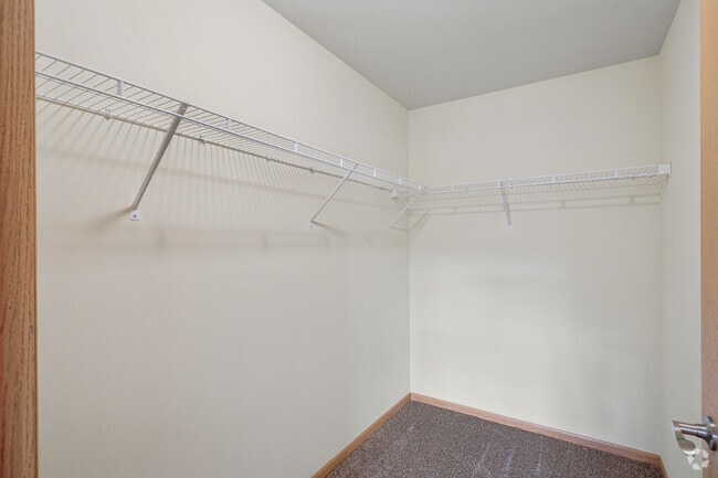 2BR, 2BA - 1,055SF - Primary Closet