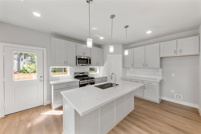 Photo - 1222 E 33rd St