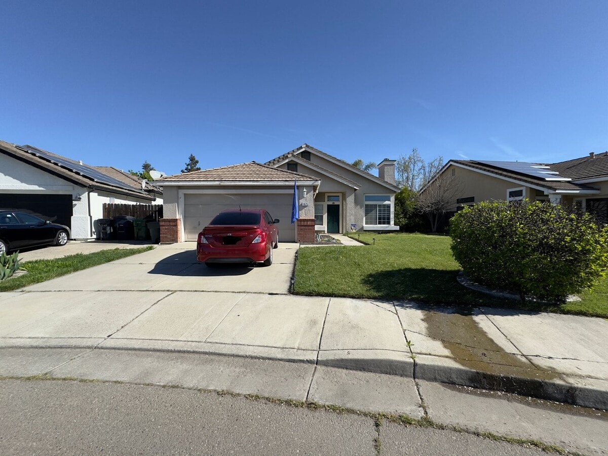 Charming 3-bedroom, 2-bathroom home located in the desirable neighborhood of Tracy! - Charming 3-bedroom, 2-bathroom home located in the desirable neighborhood of Tracy!