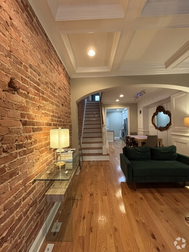 Building Photo - 143 N Kenwood Ave Rental