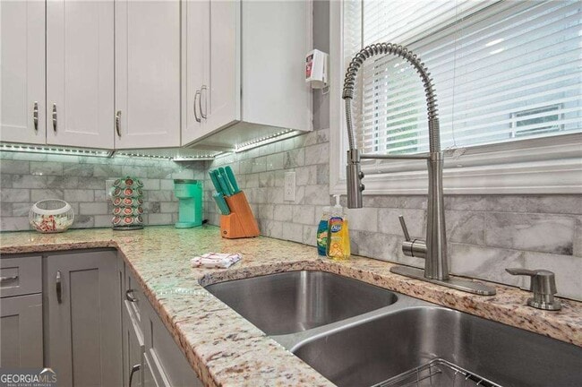 Photo - 1547 Willowbrook Dr SW