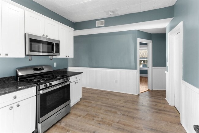 Photo - 692 Warren Ave Unit 1