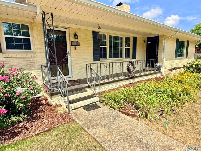 Photo - 1711 Lydia Dr NW