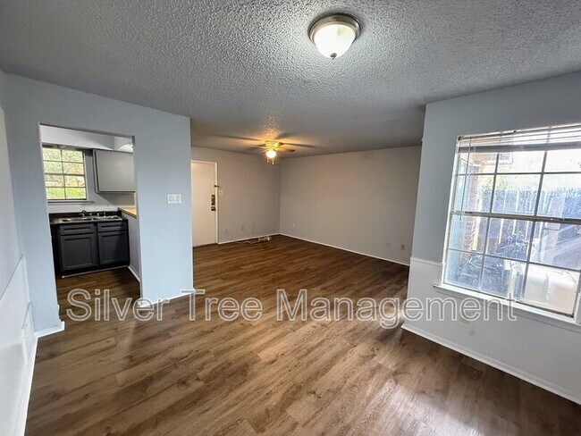 Photo - 4820 Wellesley Ave Unit A