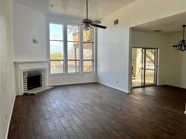 Photo - 319 Fantasy Ln