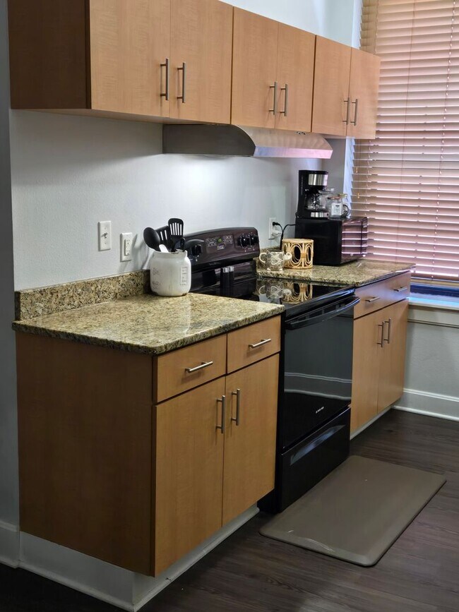 302 W Commercial St Unit 211A airBNB