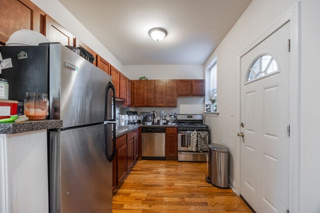 Photo - 626 W Cornelia Ave Unit E3