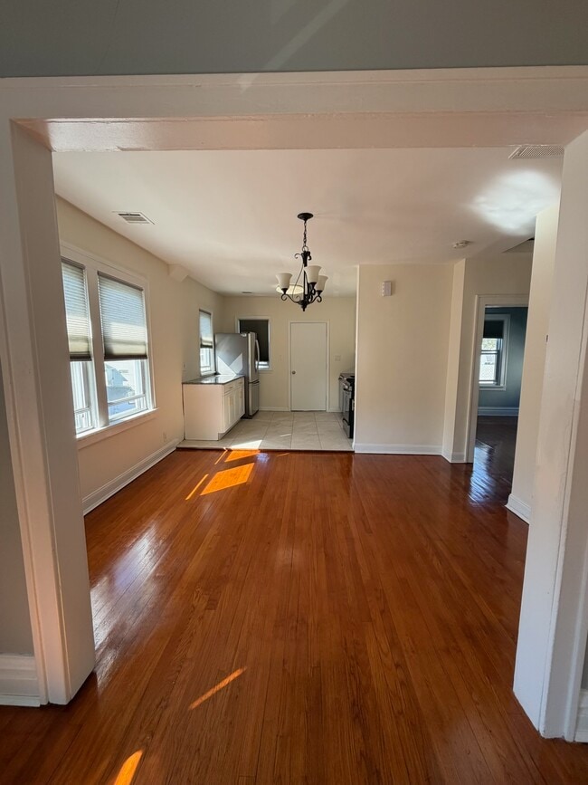 Photo - 235 Lawrence Ave Unidad Second Floor