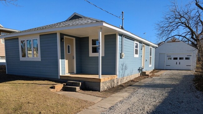 Photo - 906 S 1st St