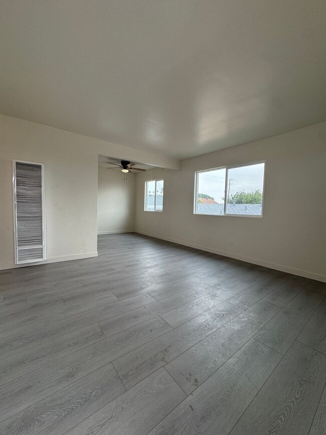 Building Photo - 3540 & 3540 1/2 6th St Unit 3540 E. 6th St