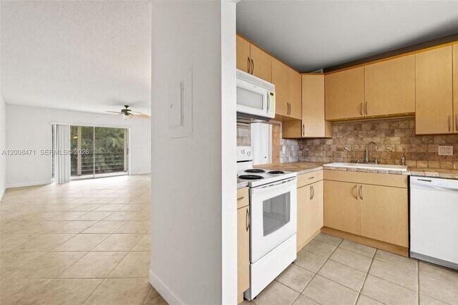 Photo - 110 Lake Meryl Dr Unidad 216