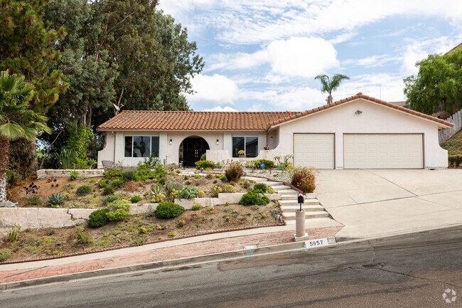 Building Photo - Newly Renovated Home in Bonita!