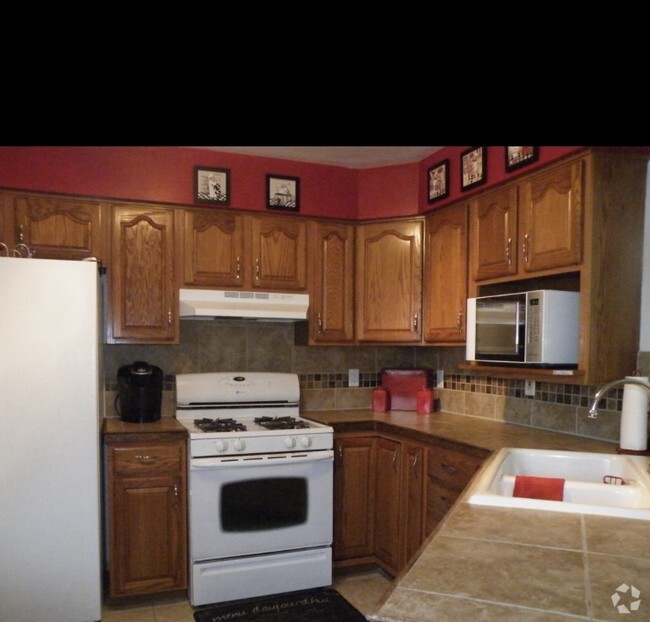 Kitchen - 8770 Monroe St Rental