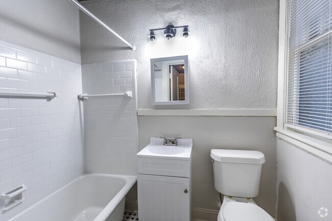 2BR, 1BA - 950SF - Bathroom