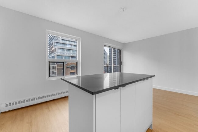 Photo - 145 York St Unit 1008