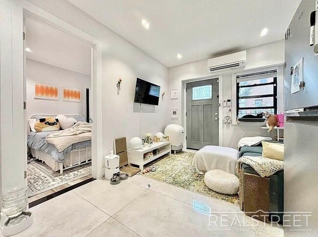 Photo - Brand New Gorgeous 1.5 bedroom with Centra... Unit 1