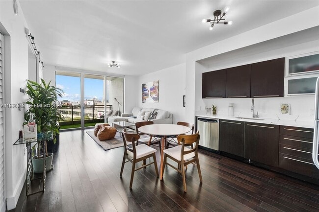 Photo - 90 SW 3rd St Unit 1406