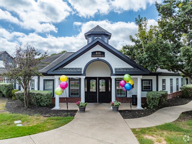 Leasing Office - River Valley
