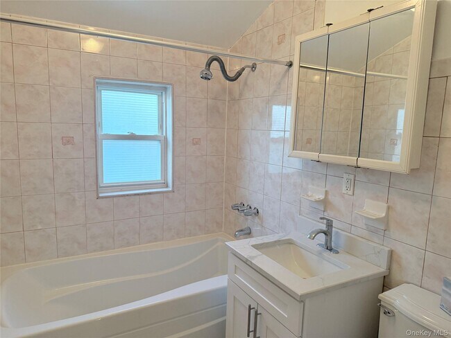 Photo - 147-17 249th St