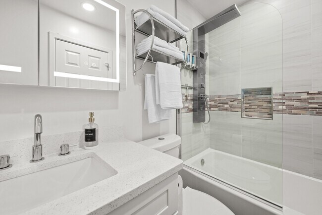 1242 E Pierce St Unidad 4