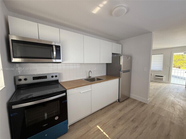 Photo - 1300 NE 110th St Unidad 8