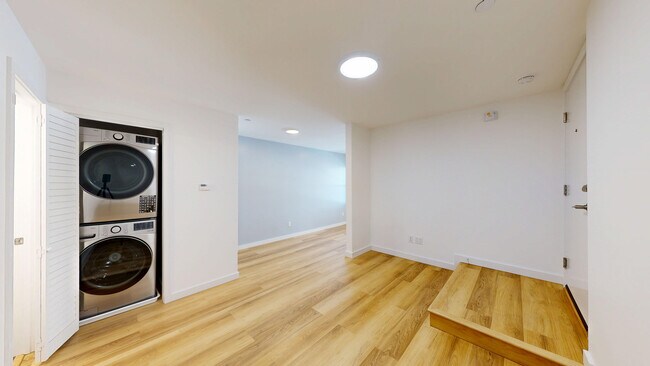Building Photo - 2425 Buchanan St Unit 113
