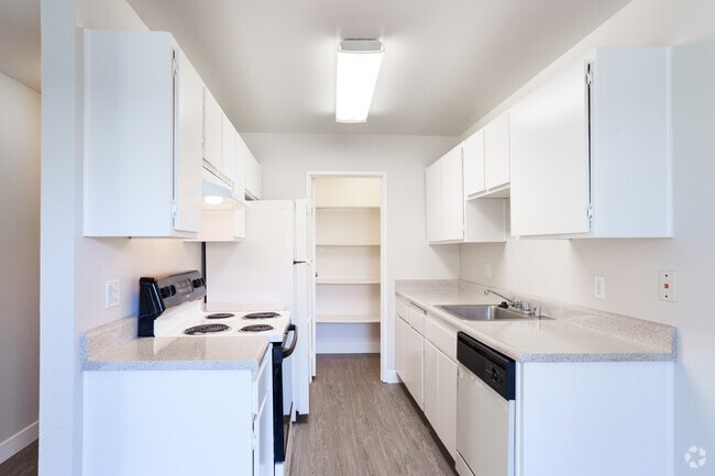 2BR, 1BA - 785SF - The Wildflower - Kitchen