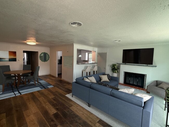 Building Photo - 410 Quincy St Unit 1