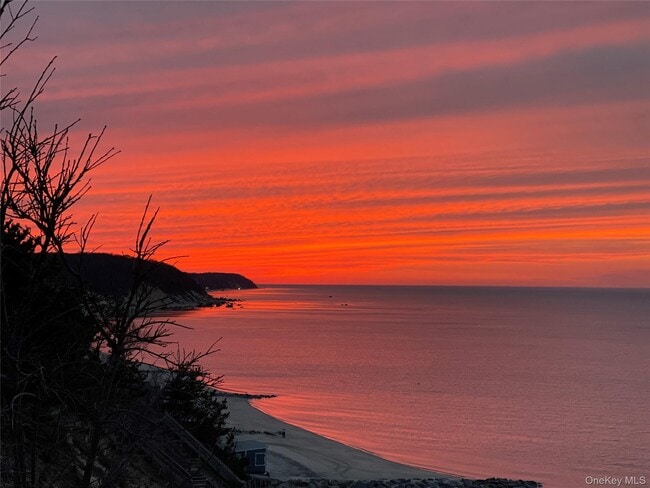 24 Cliff Way
