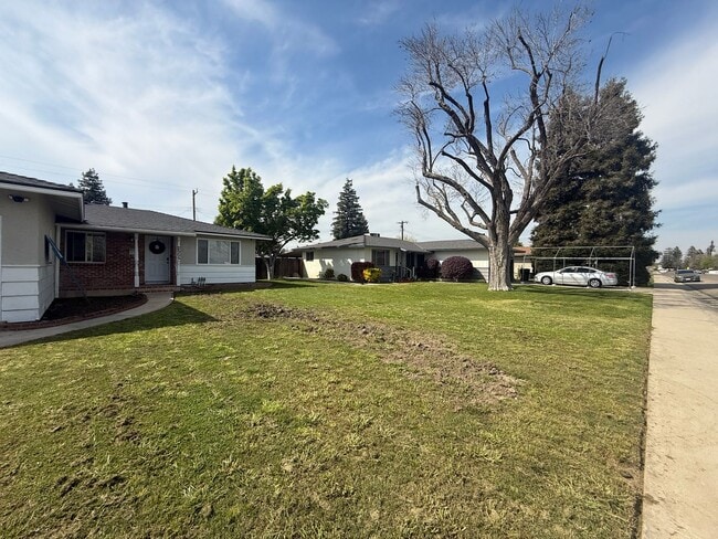 Photo - 3 bedrooms, 2-bathroom home with pool in Visalia, CA!