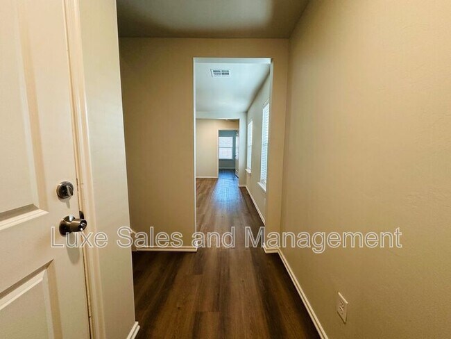 Photo - 10810 NW 119th St