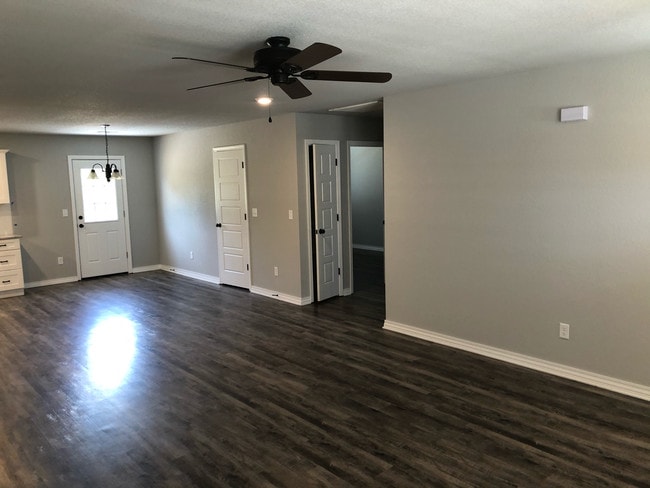 22 Lockhart Ln