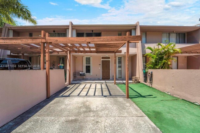 Building Photo - 14145 Kendale Lakes Cir