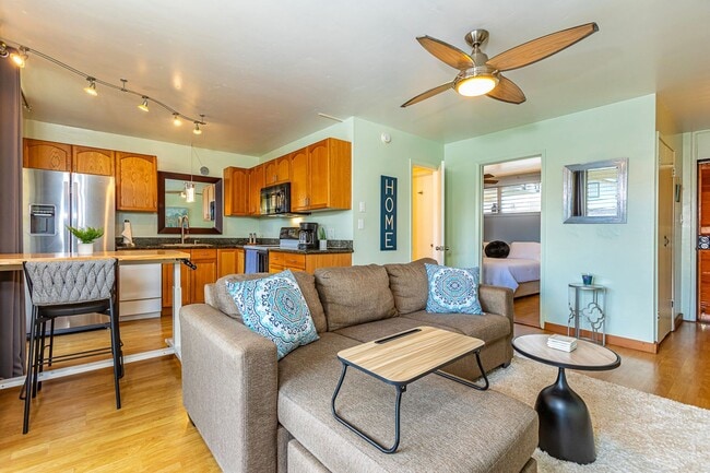 Building Photo - Oceanfront 1 Bed/1 Bath Fully Furnished Condo at Waipuilani! Unit 204