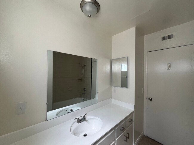 8070 Langdon Ave Unit 208a