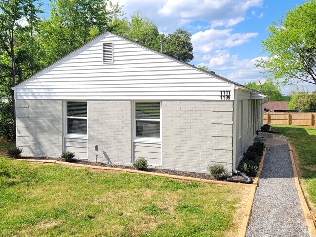 Building Photo - 1111 Bose Ave Rental