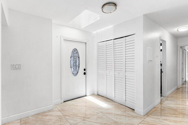 Photo - 1647 Cabot Ln Unit 8