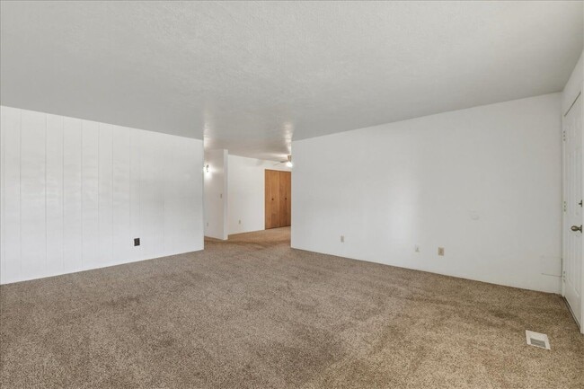 Photo - 117 N Homedale Ave