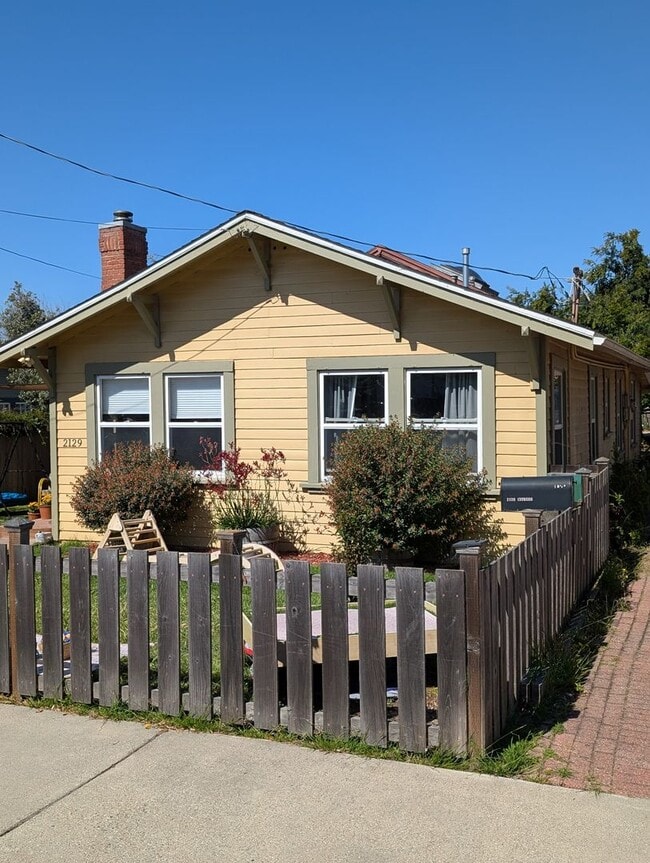 Building Photo - 2129-2129 Cypress St Unit 2129
