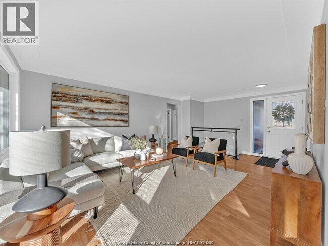 Photo - 8 Gladstone Ave