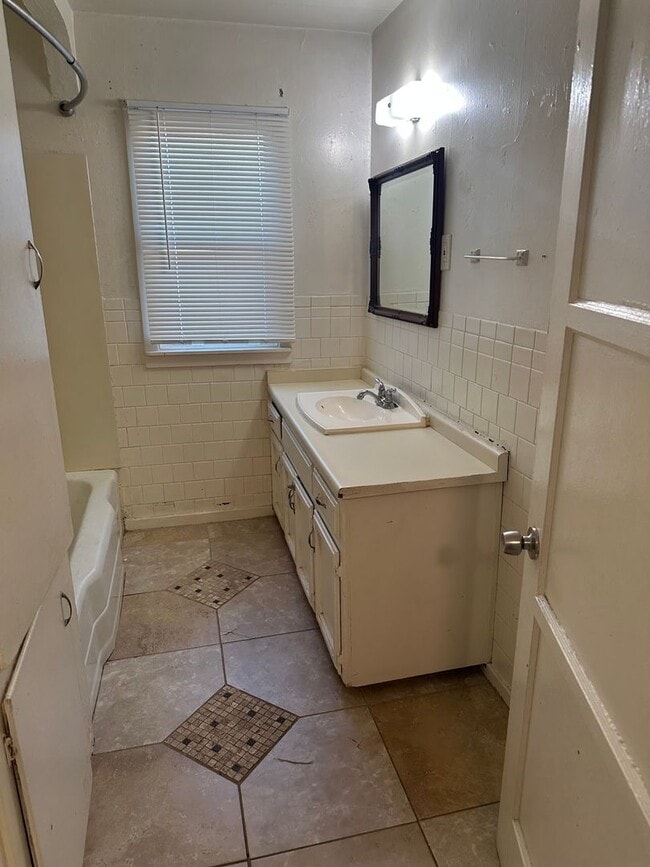 Photo - Don't wait on this 2 bedroom 1 bath house with yard service in North Hanford
