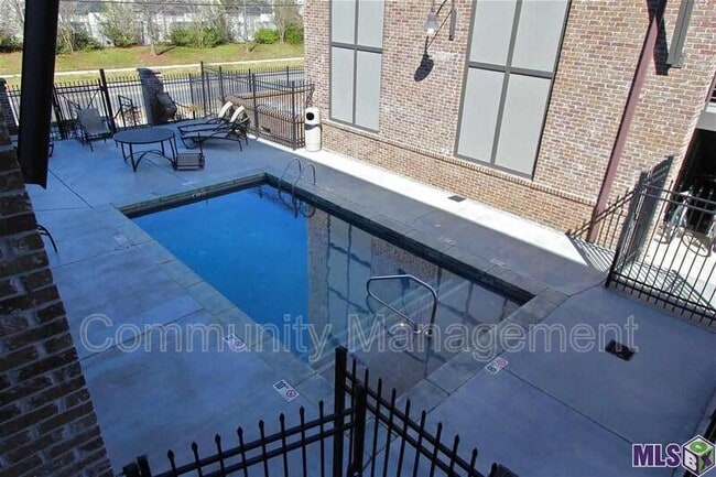 Photo - 333 E Boyd Dr