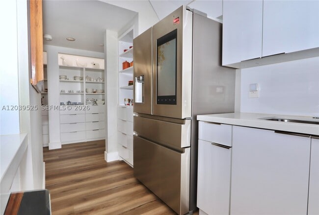 Building Photo - 1000 E Island Blvd Unit 2005