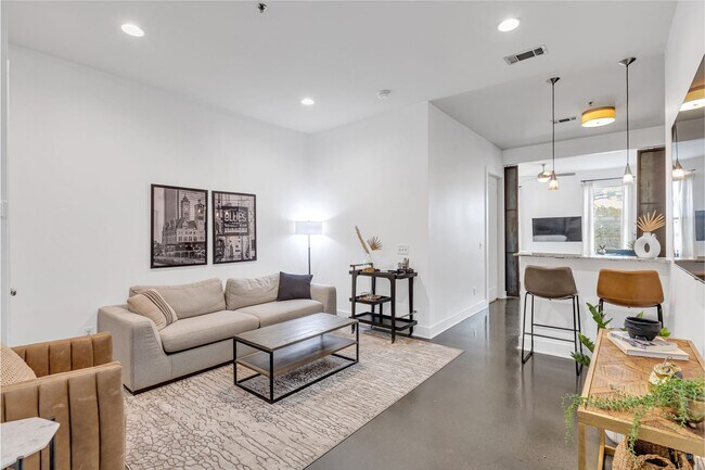 Photo - 210 30th Ave N