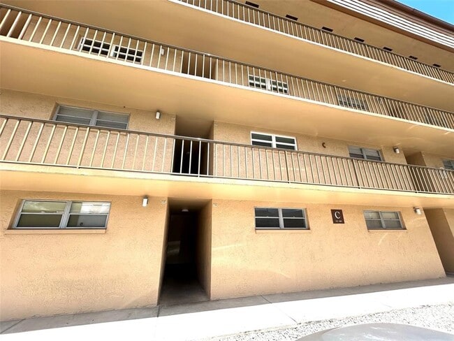 Building Photo - 5820 N Church Ave Unit 116