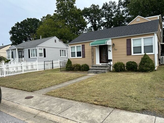 Photo - !! $500 OFF 2nds MONTH'S RENT!!! Charming 3BR 2BA Home w/ Updated Kitchen + Large Front and Back...