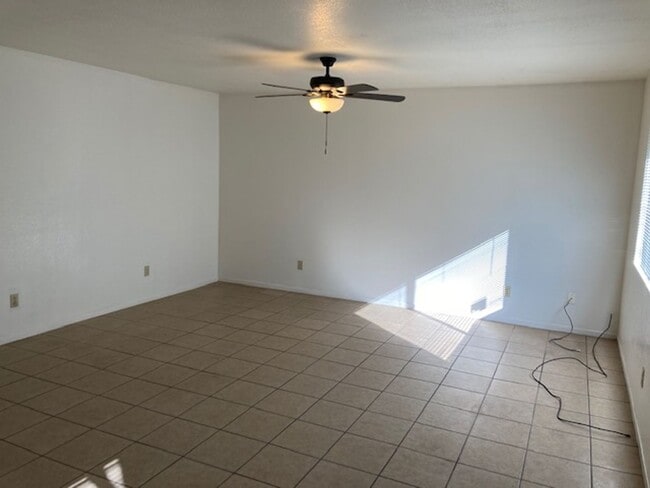 Photo - 860 W Commercial Ave