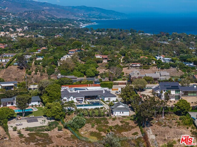 Photo - 6671 Dume Dr