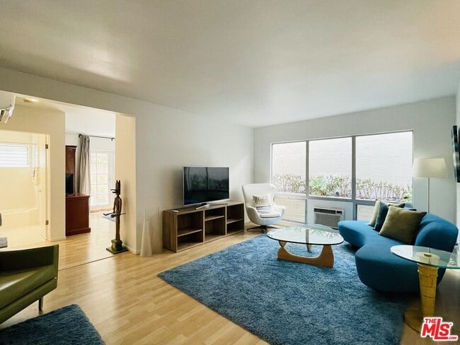 Photo - 1145 Larrabee St Unit 3