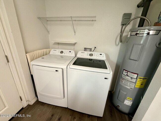 Photo - 114 W 41st St